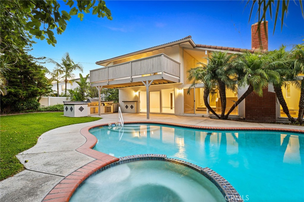 1032 Hyde Park Drive