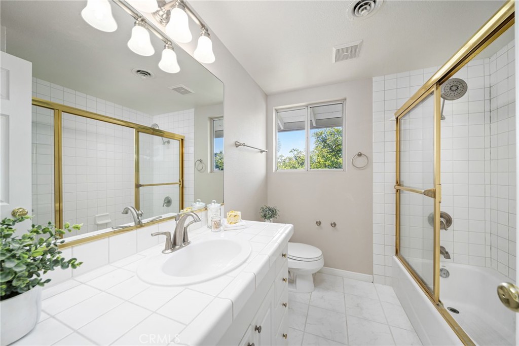 1032 Hyde Park Drive