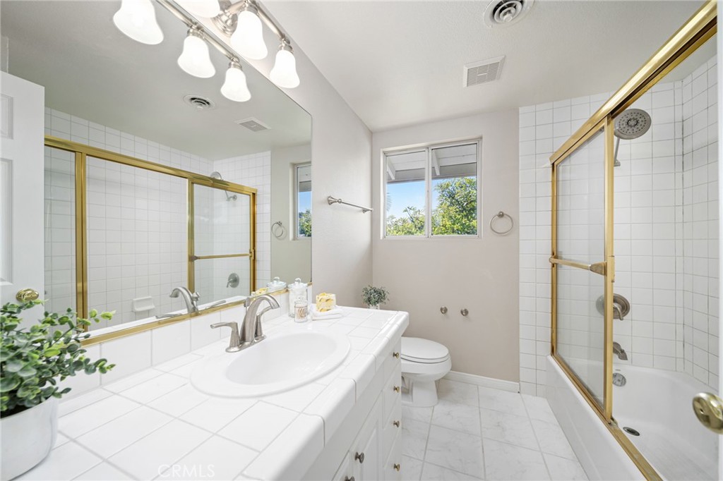 1032 Hyde Park Drive