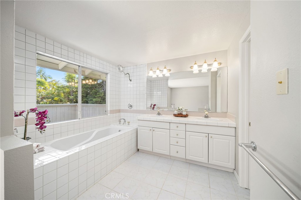 1032 Hyde Park Drive