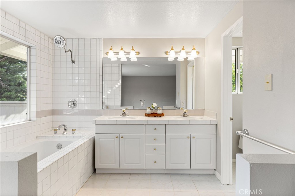 1032 Hyde Park Drive