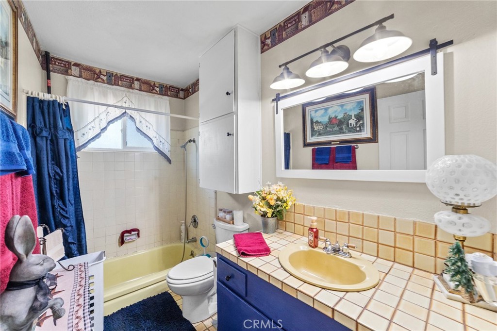 653 Clarion Place