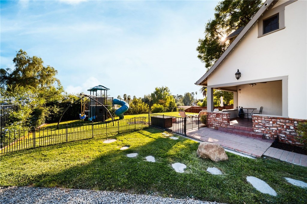 2609 Carlton Place