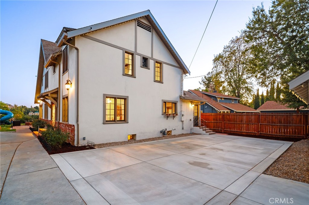 2609 Carlton Place