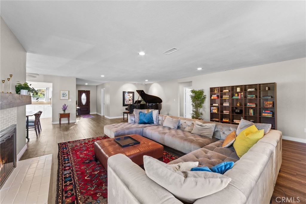4514 Brentwood