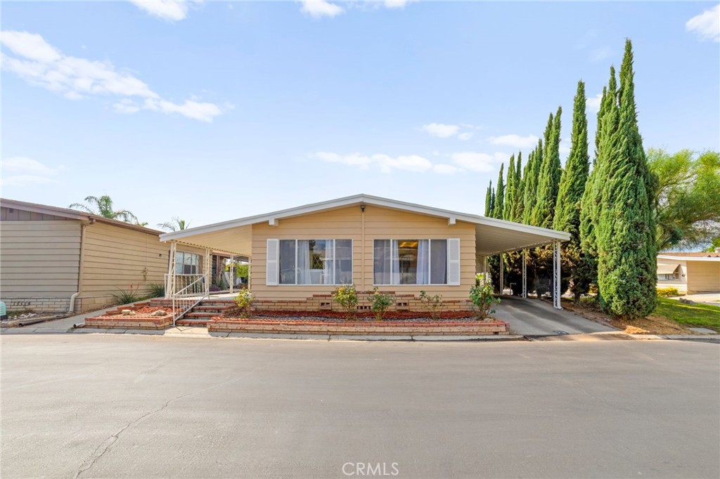 1601 S Garey Avenue 93