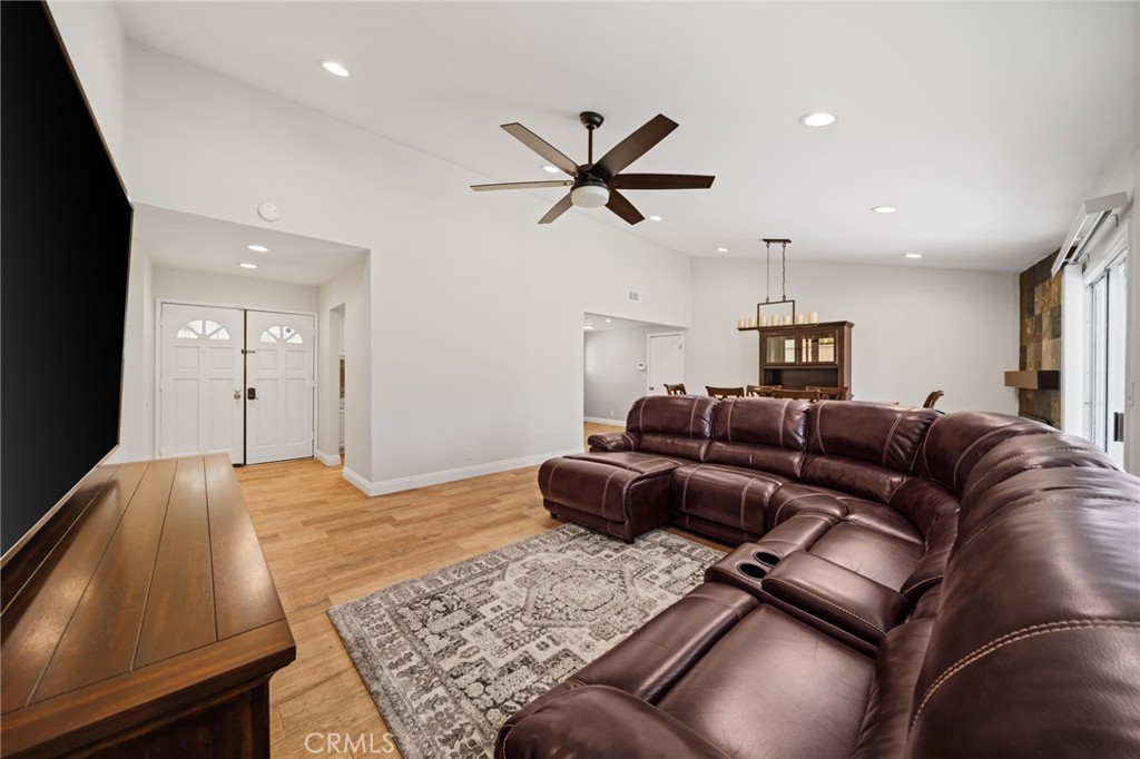 6113 Riverside