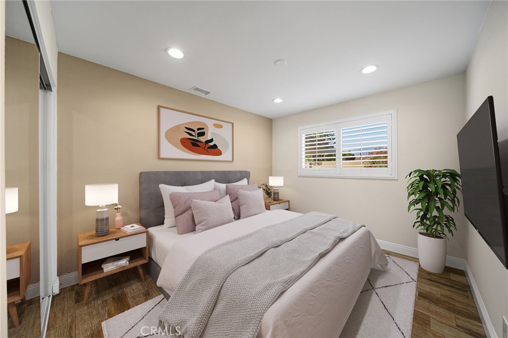 6113 Riverside