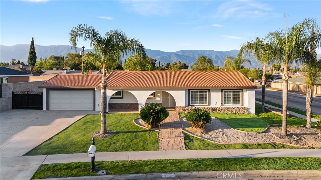 6113 Riverside