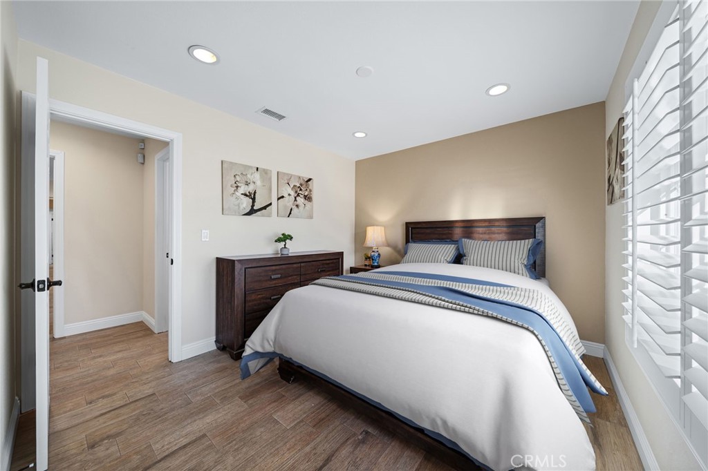 6113 Riverside