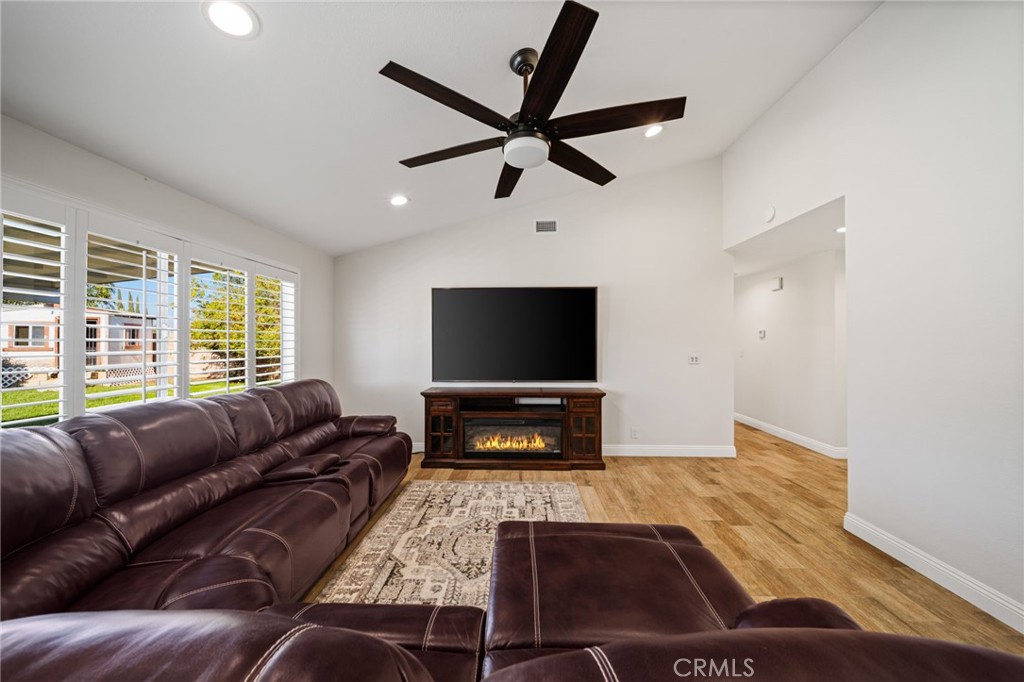 6113 Riverside