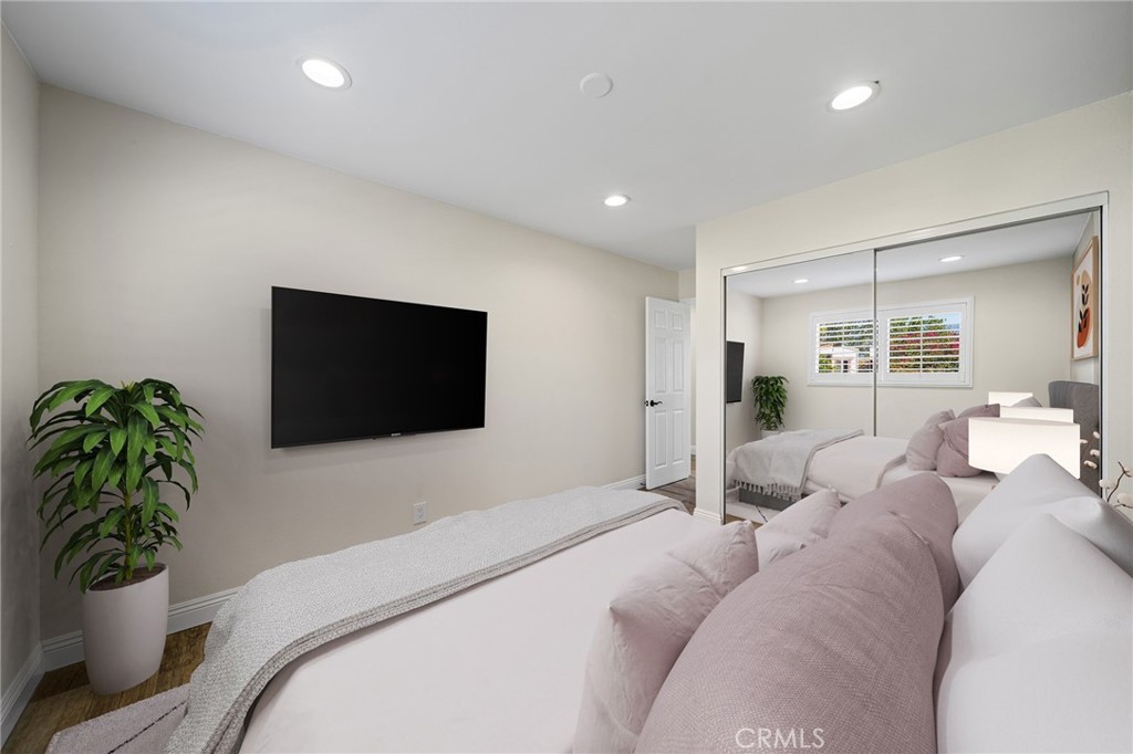 6113 Riverside