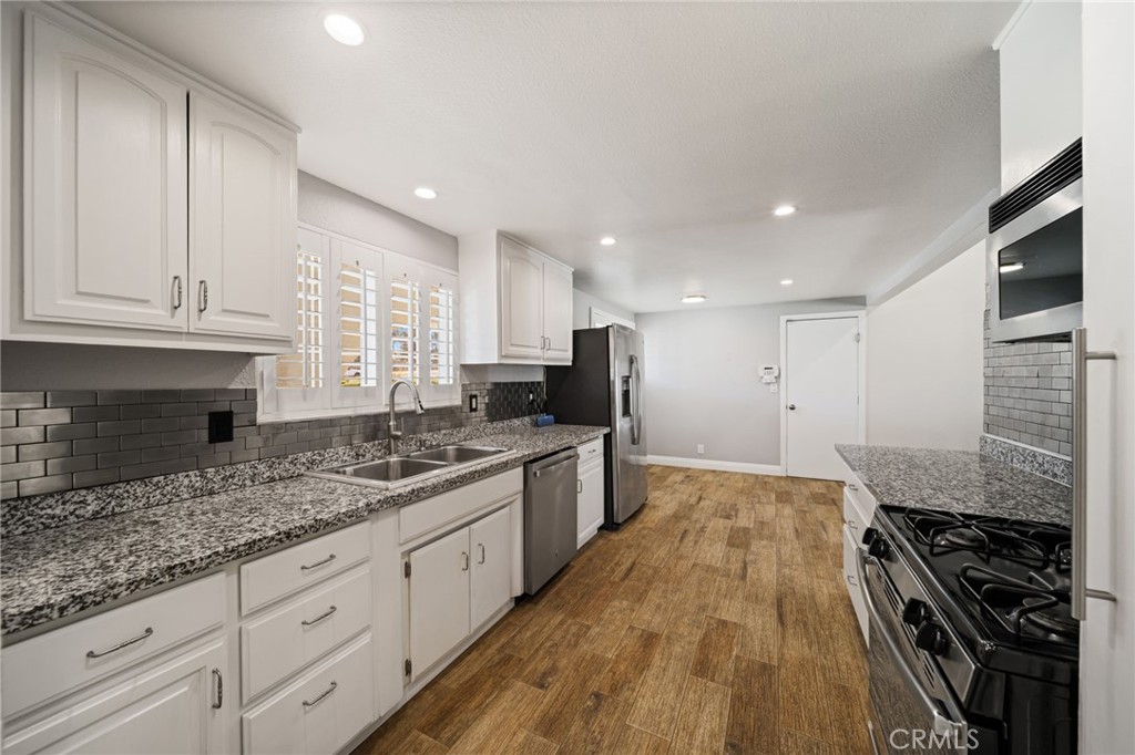 6113 Riverside