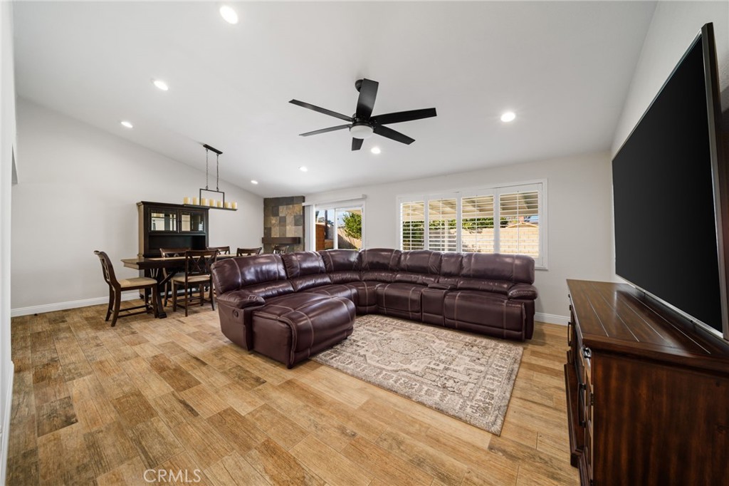6113 Riverside