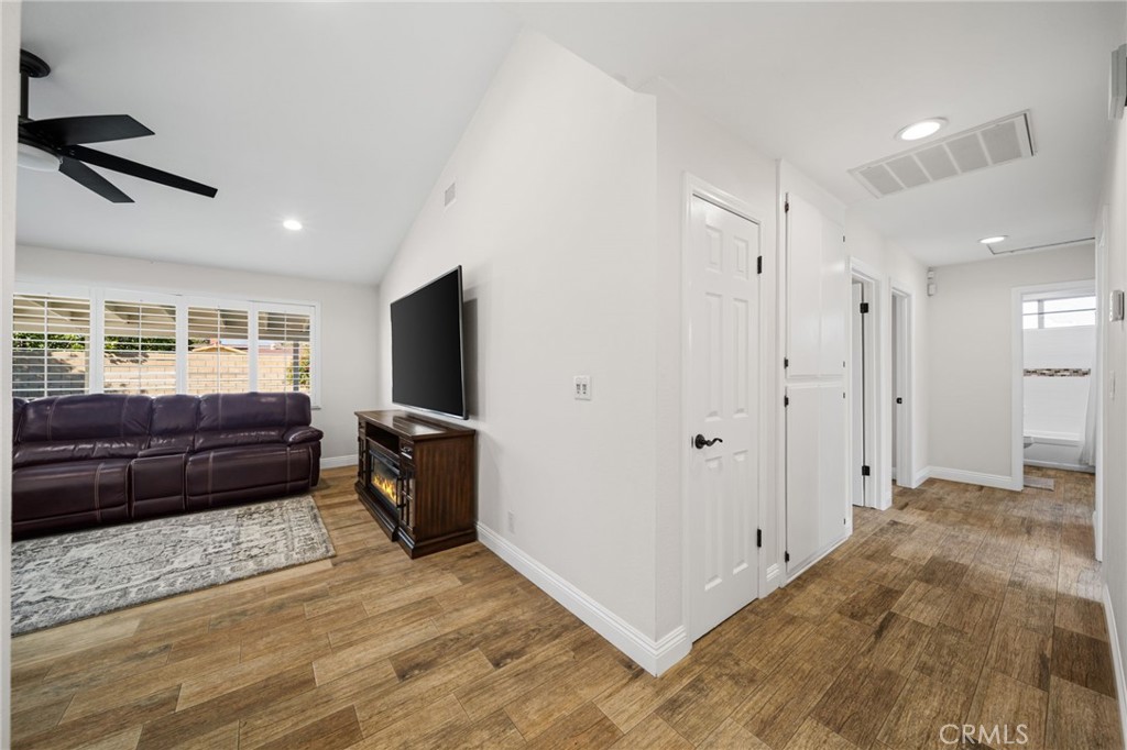 6113 Riverside