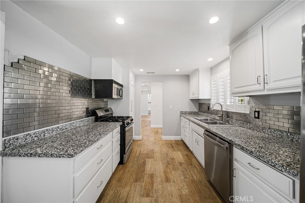 6113 Riverside
