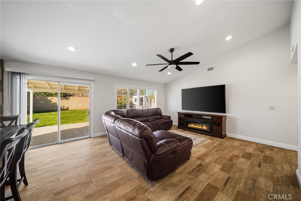 6113 Riverside