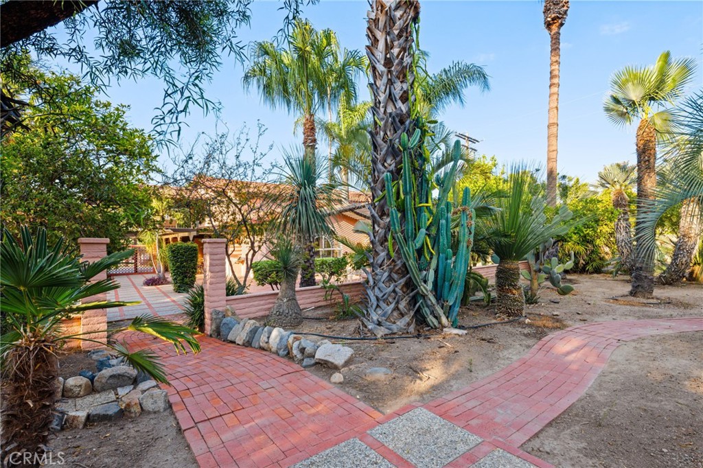 880 Encanto Street