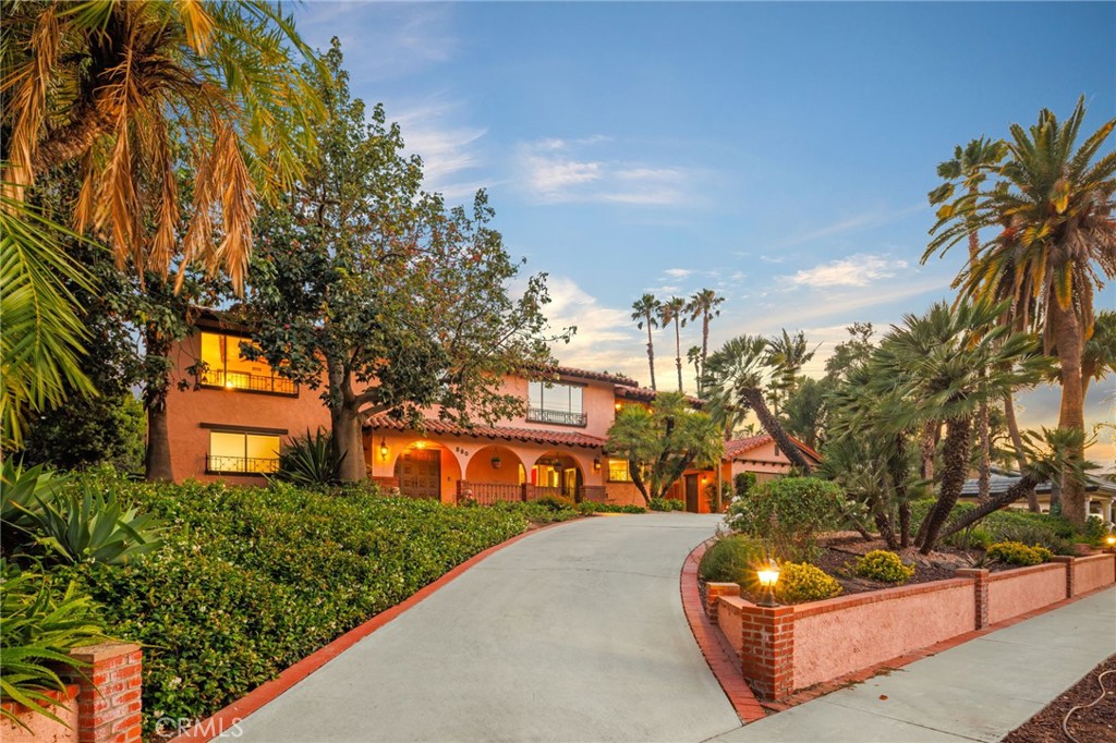 880 Encanto Street