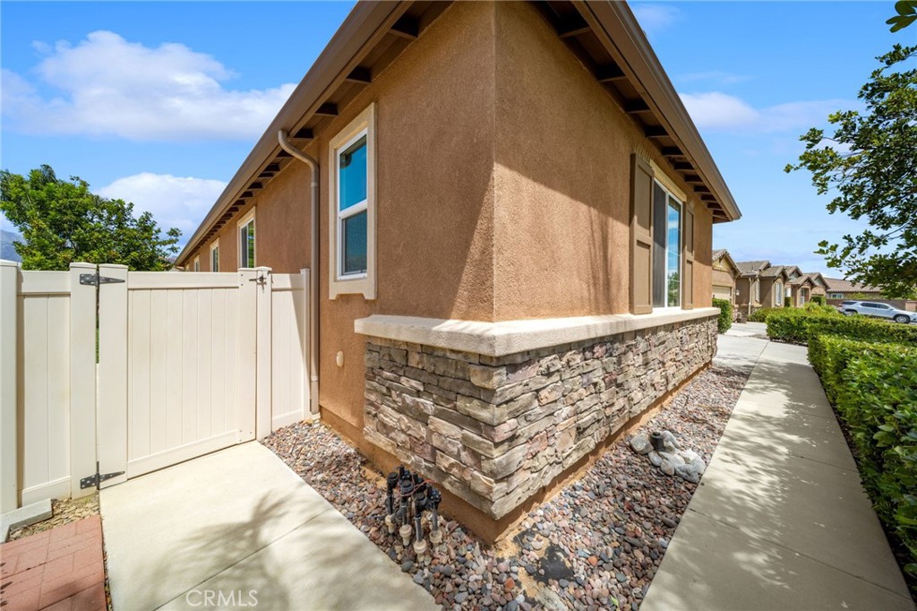 1420 Yarrow
