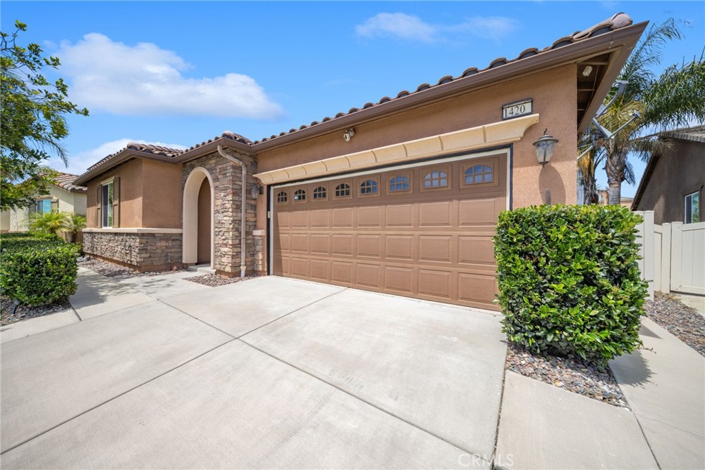 1420 Yarrow