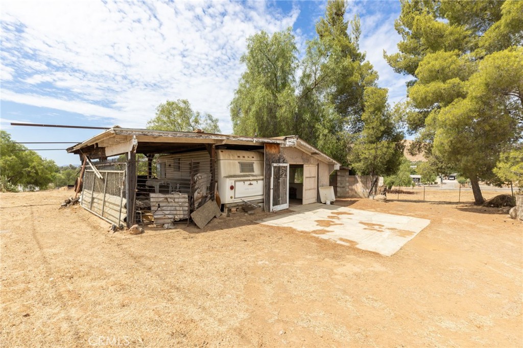 21639 Ellis Avenue