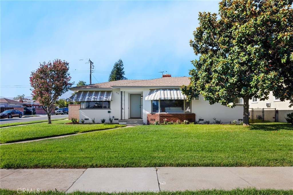 914 W 5th Street
