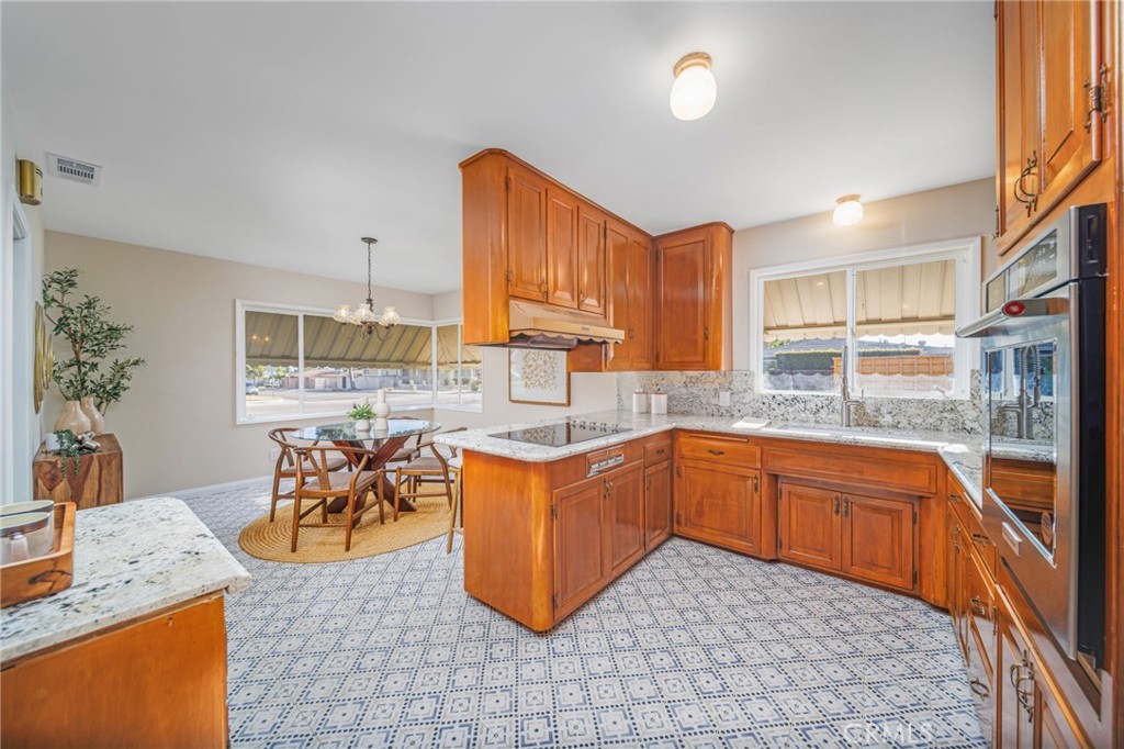 914 W 5th Street