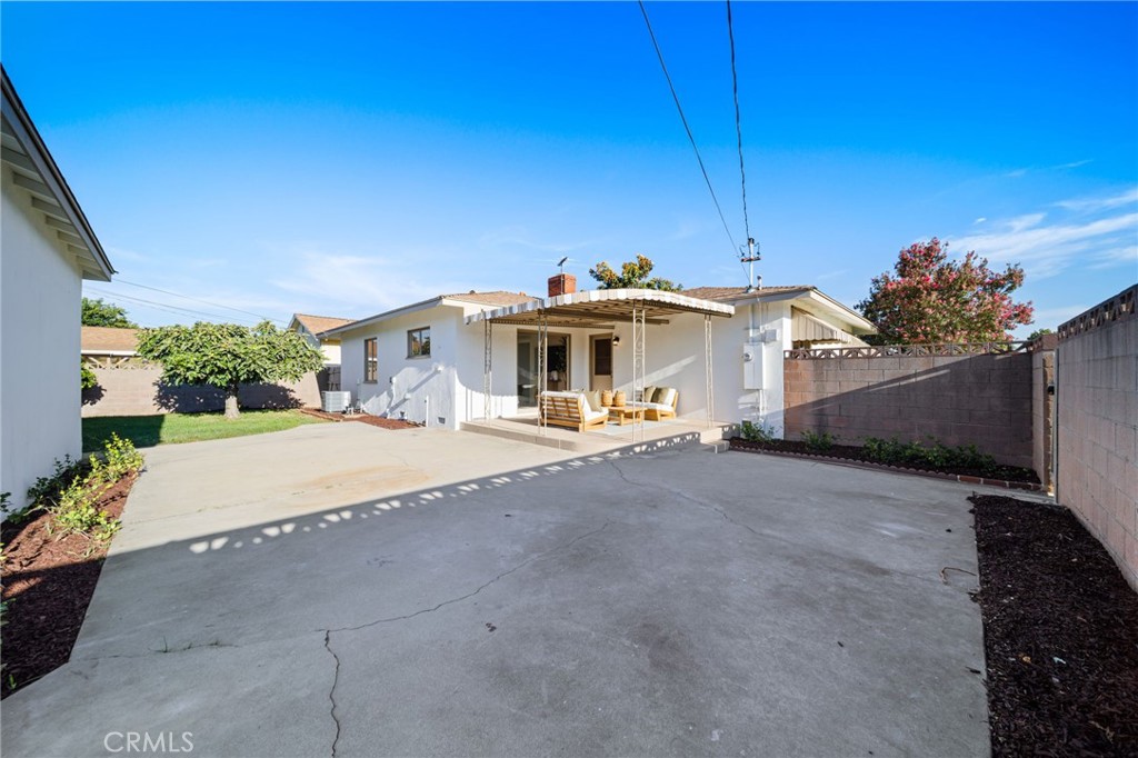 914 W 5th Street