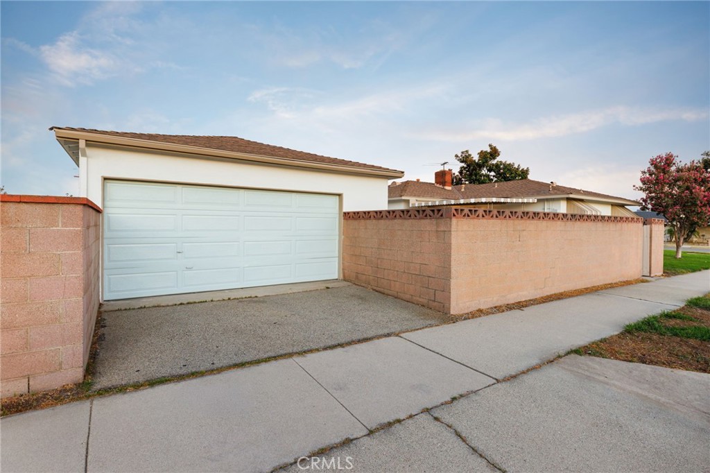 914 W 5th Street