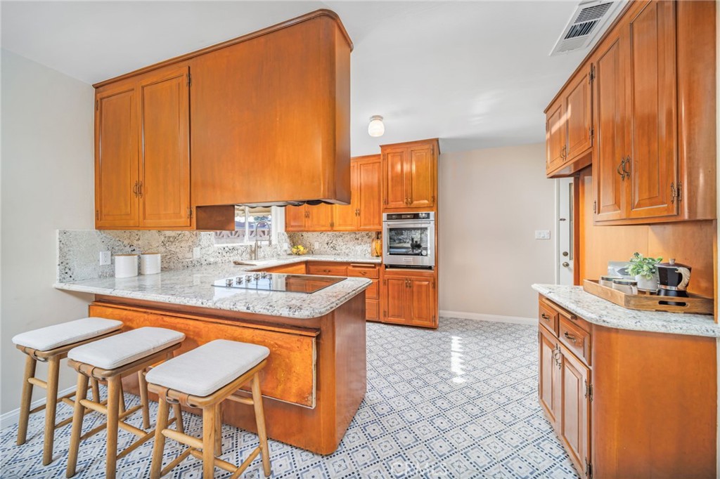 914 W 5th Street