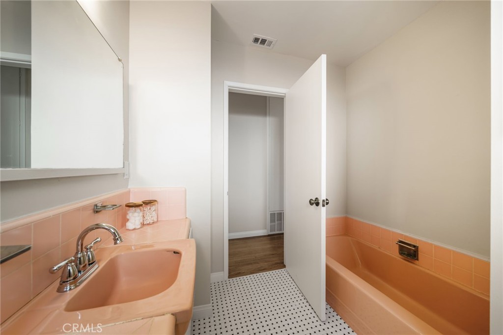914 W 5th Street