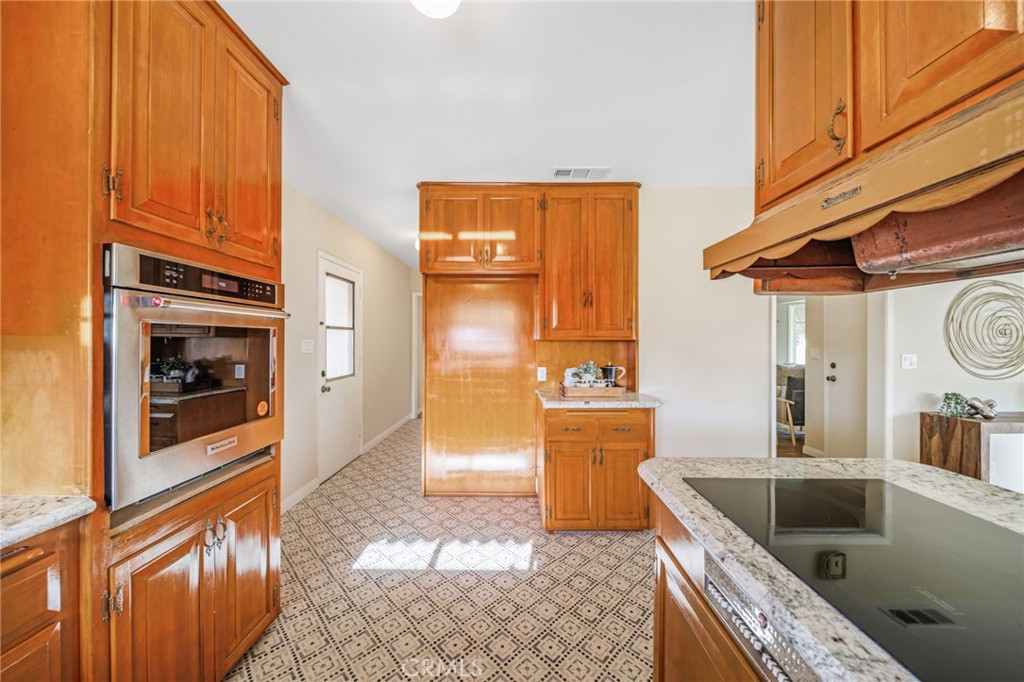 914 W 5th Street