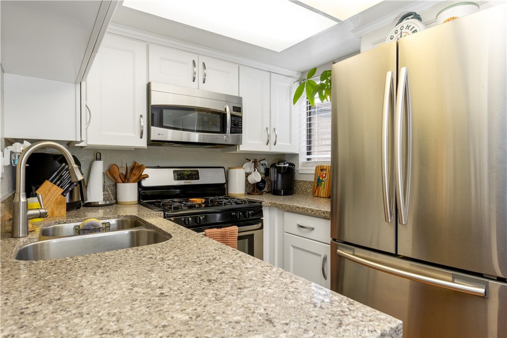 537 W 9th Street