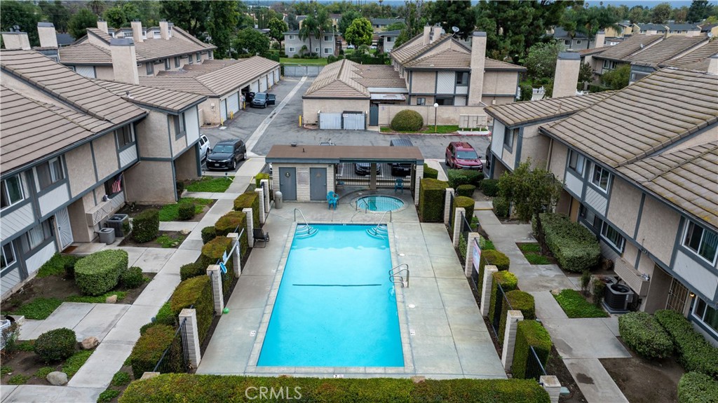 537 W 9th Street