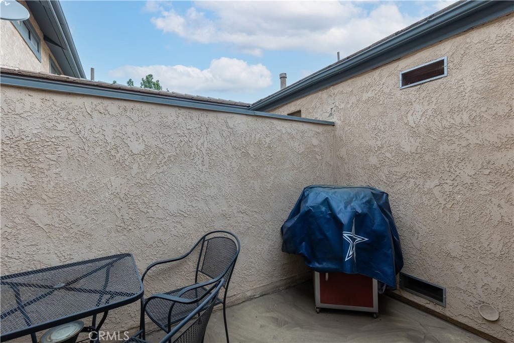 537 W 9th Street