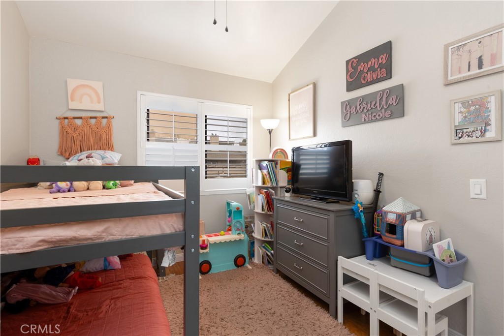 537 W 9th Street