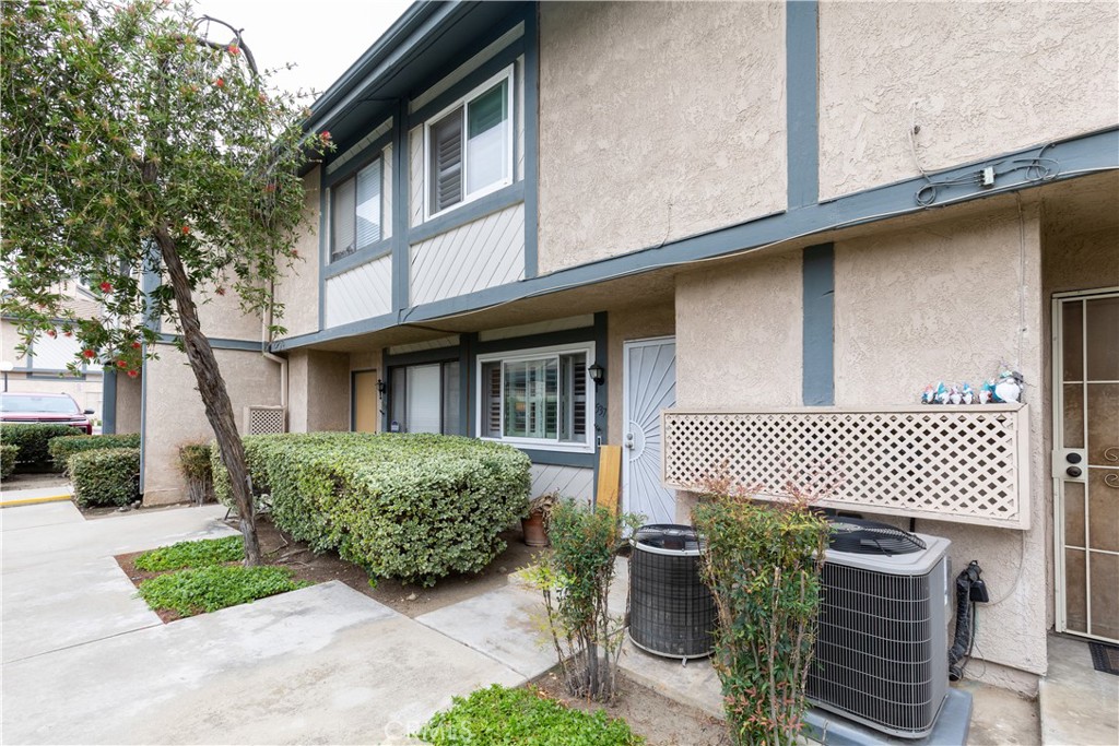 537 W 9th Street