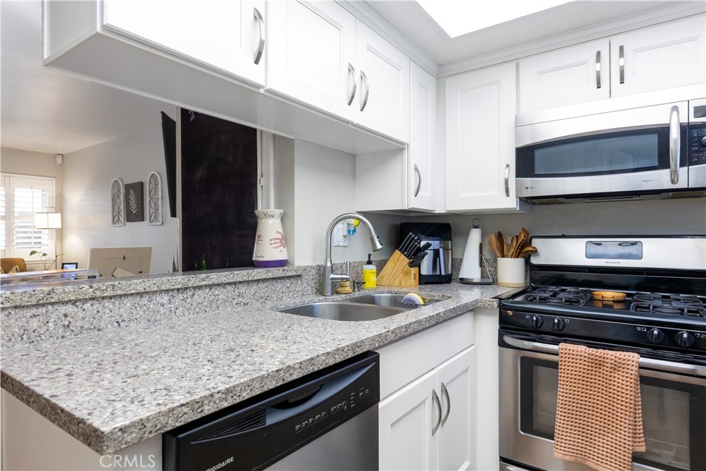 537 W 9th Street