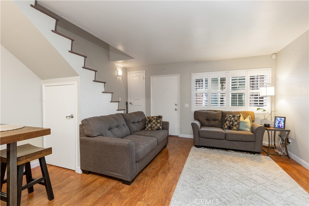 537 W 9th Street