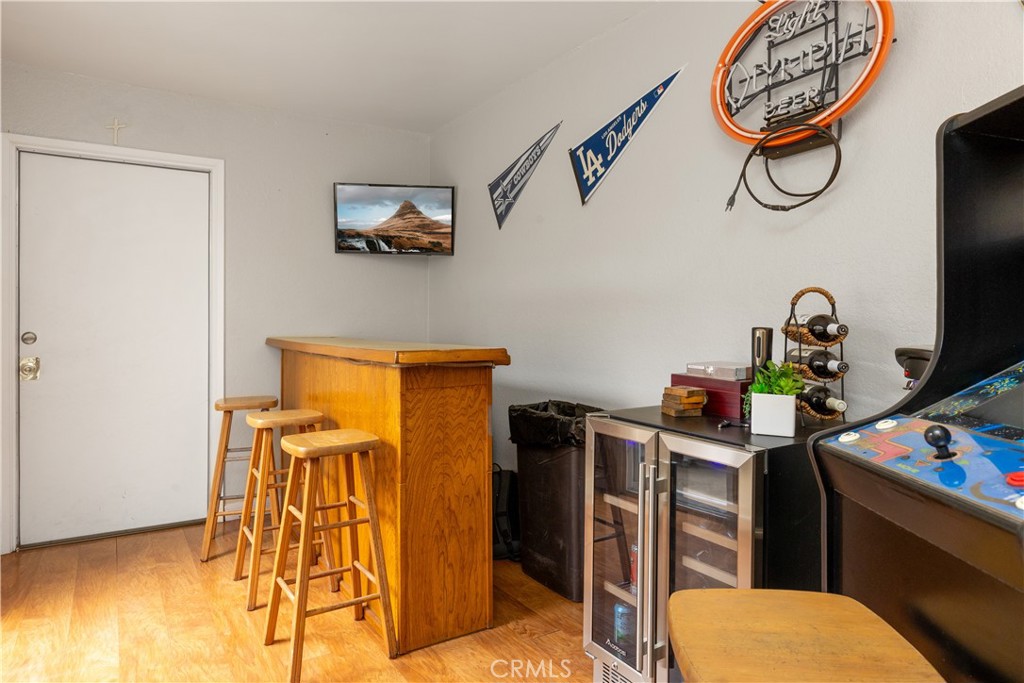 537 W 9th Street