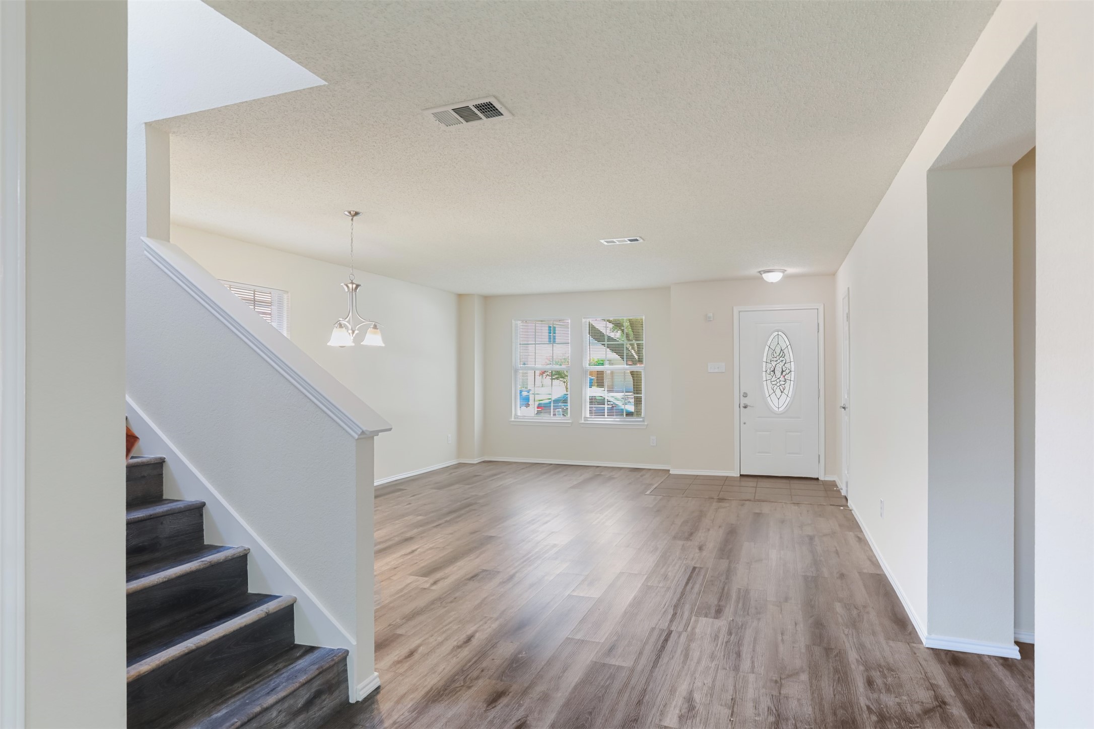 2513 Tan Oak Drive
