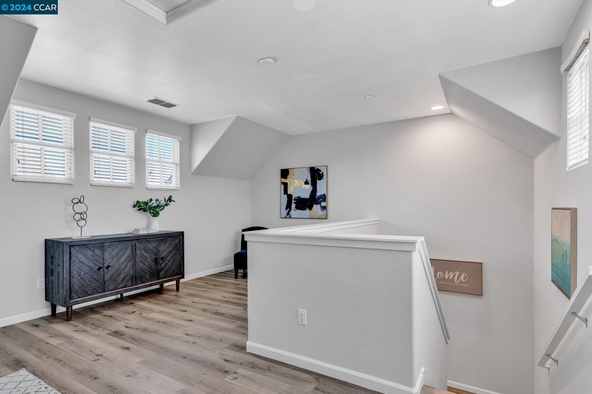 1075 Baywood Ln