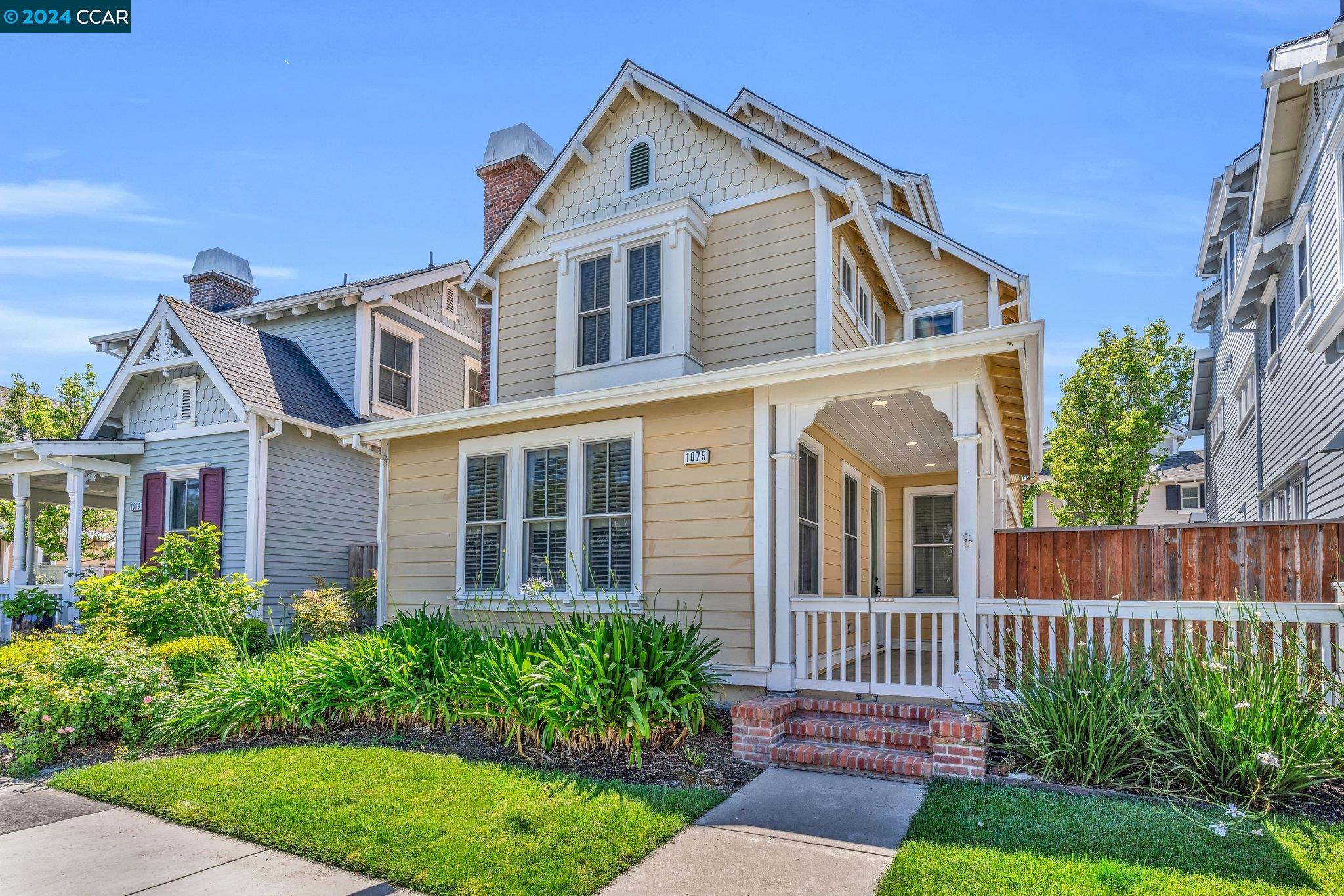 1075 Baywood Ln