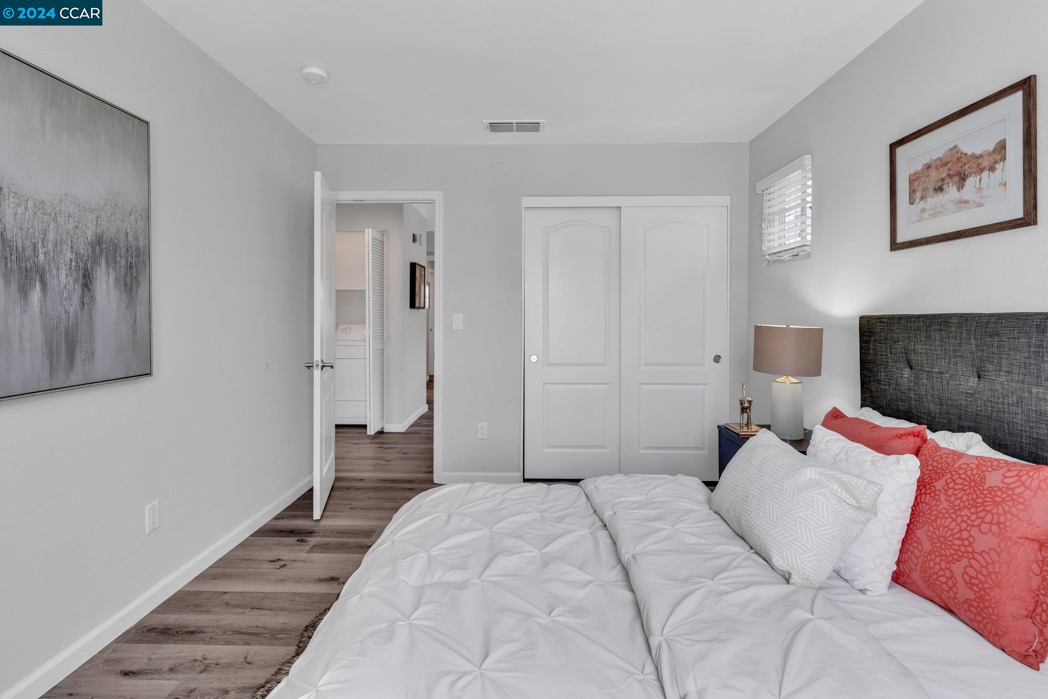 1075 Baywood Ln