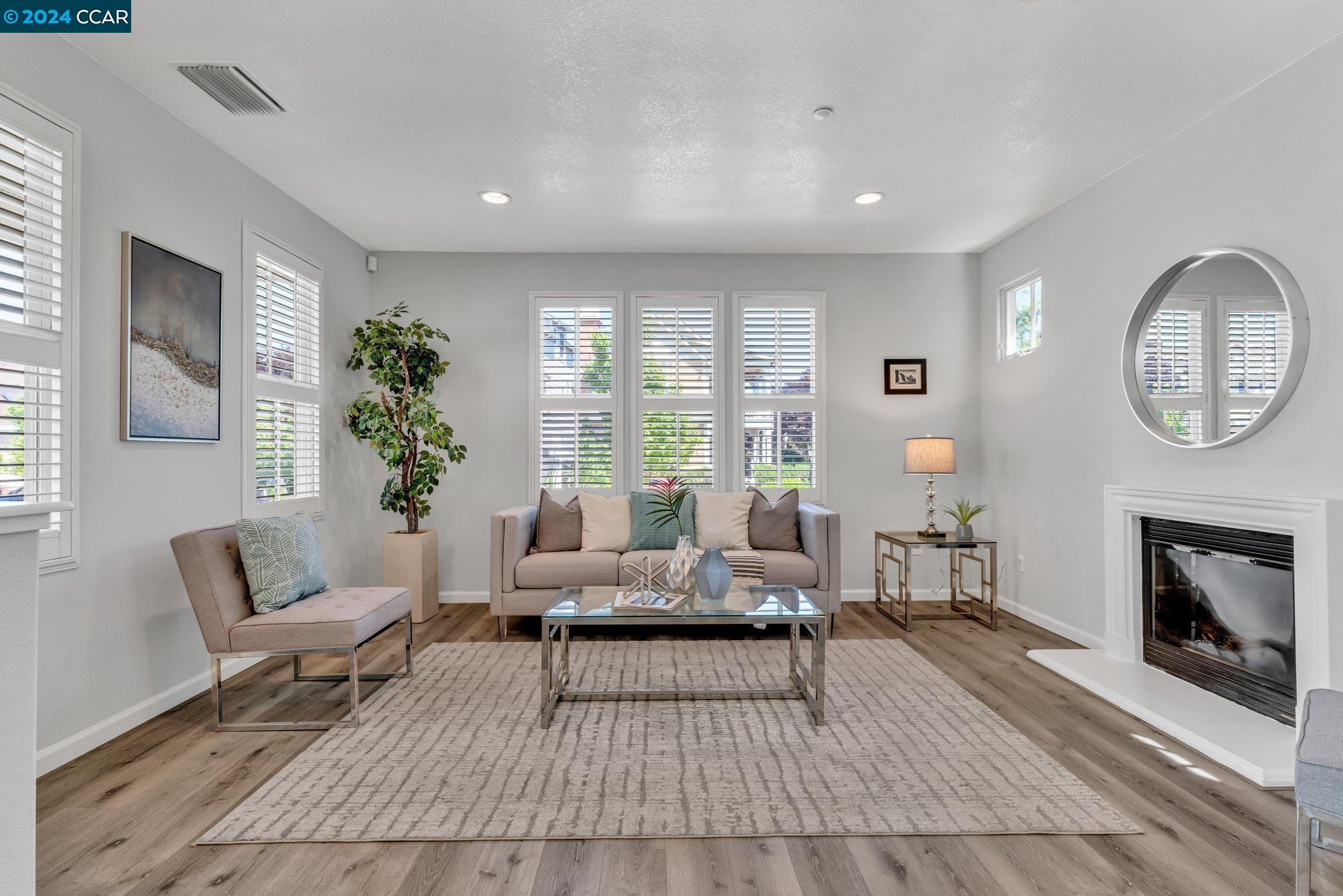 1075 Baywood Ln