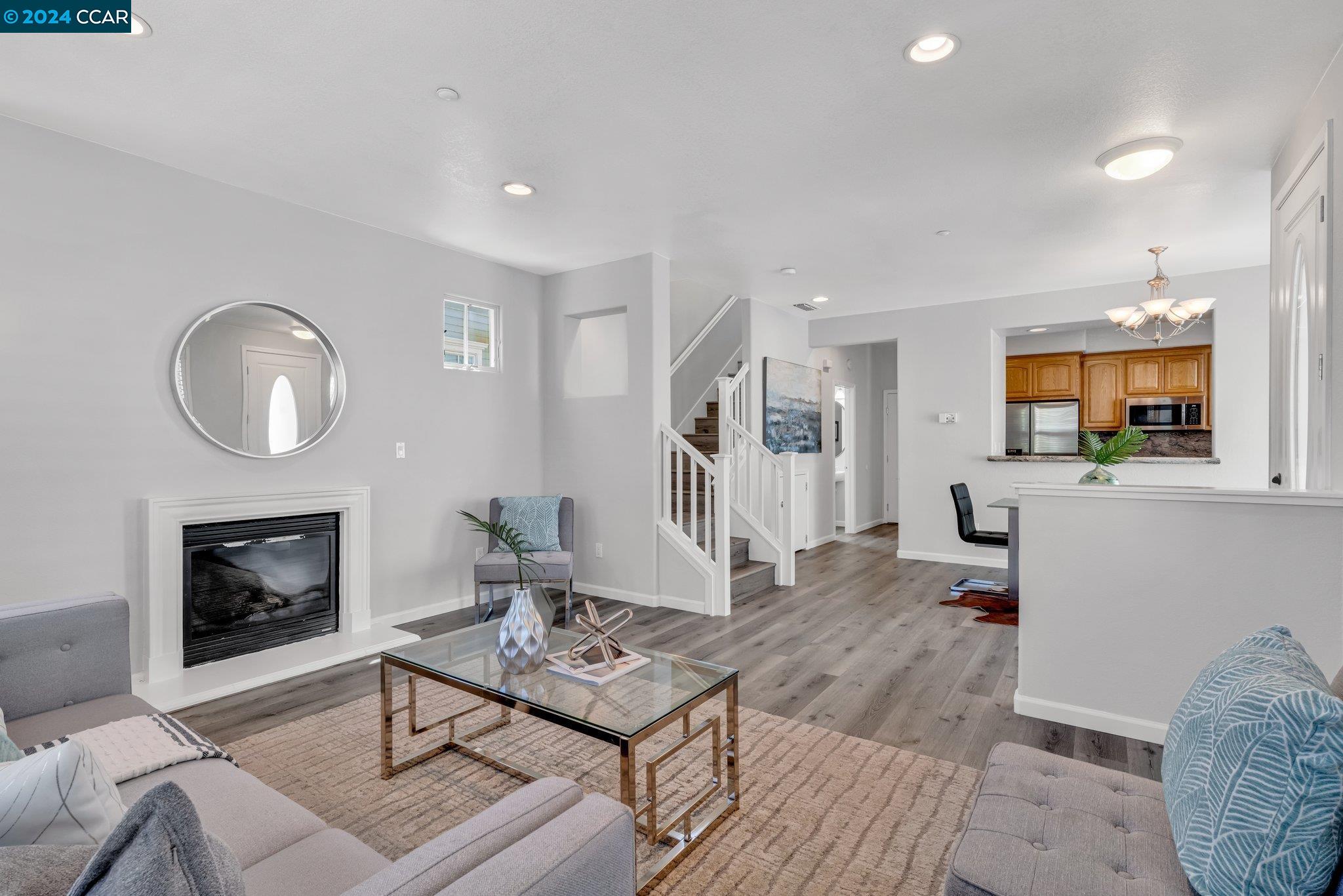 1075 Baywood Ln
