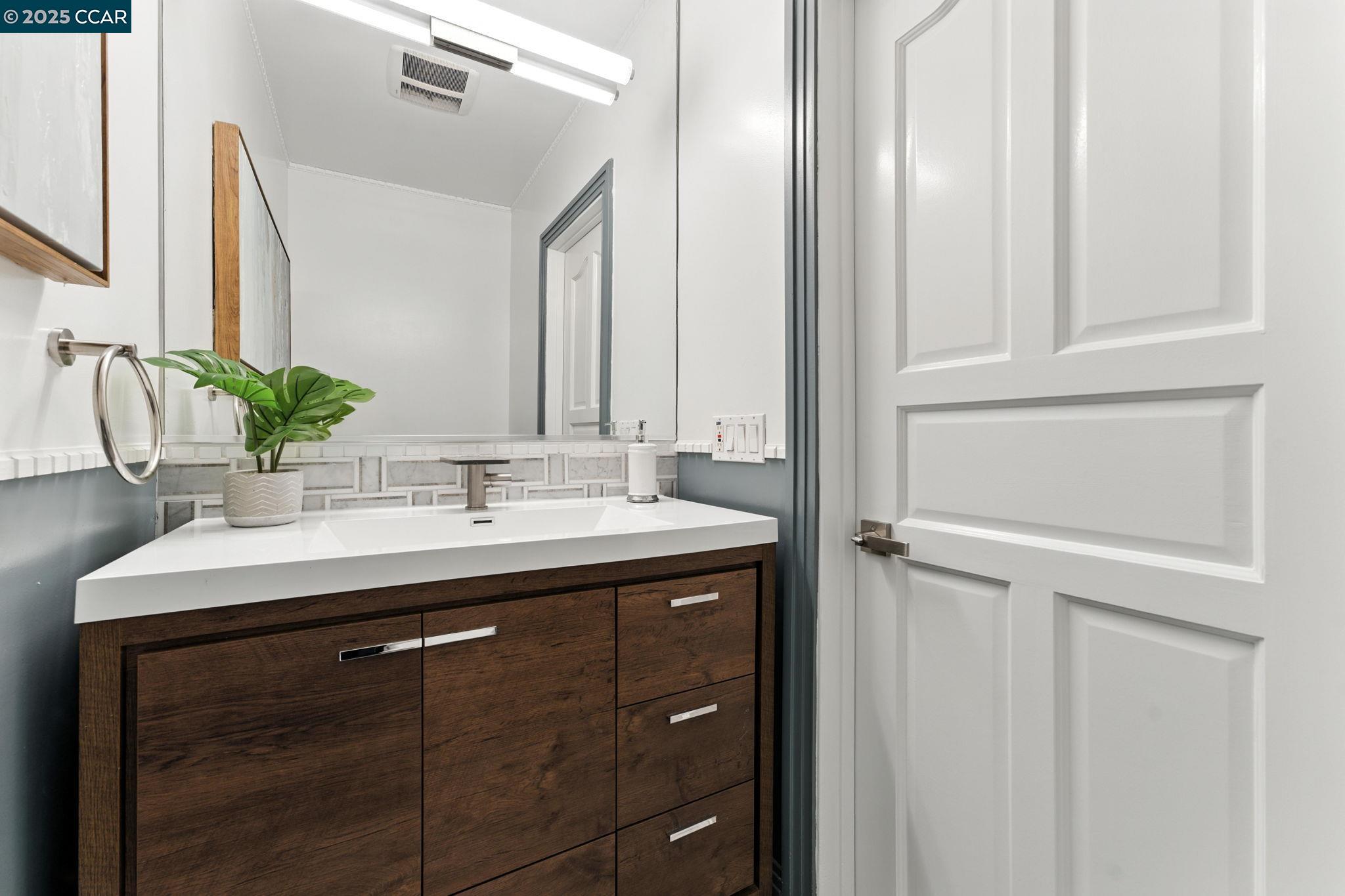 8 Millbrae Cir