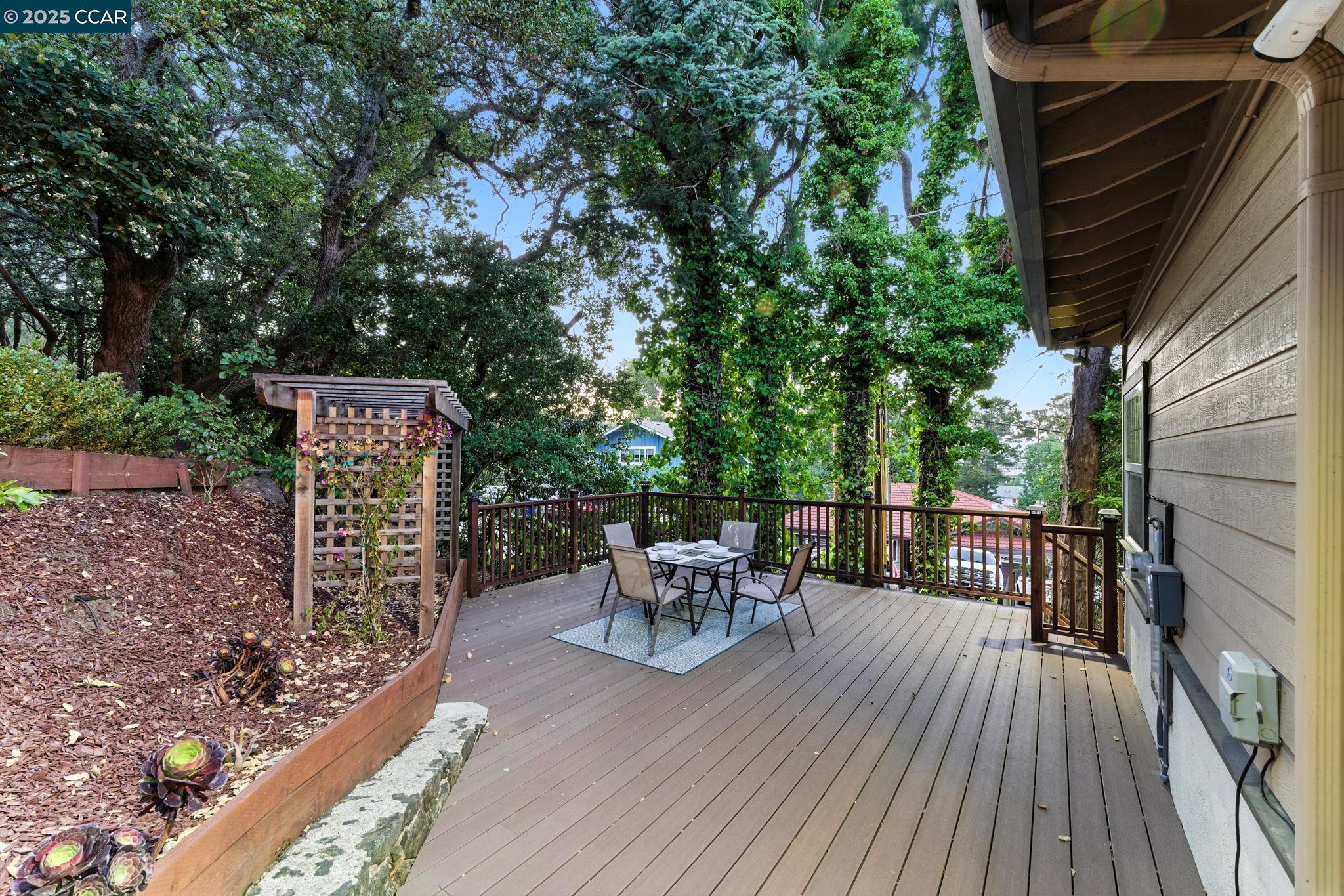 8 Millbrae Cir