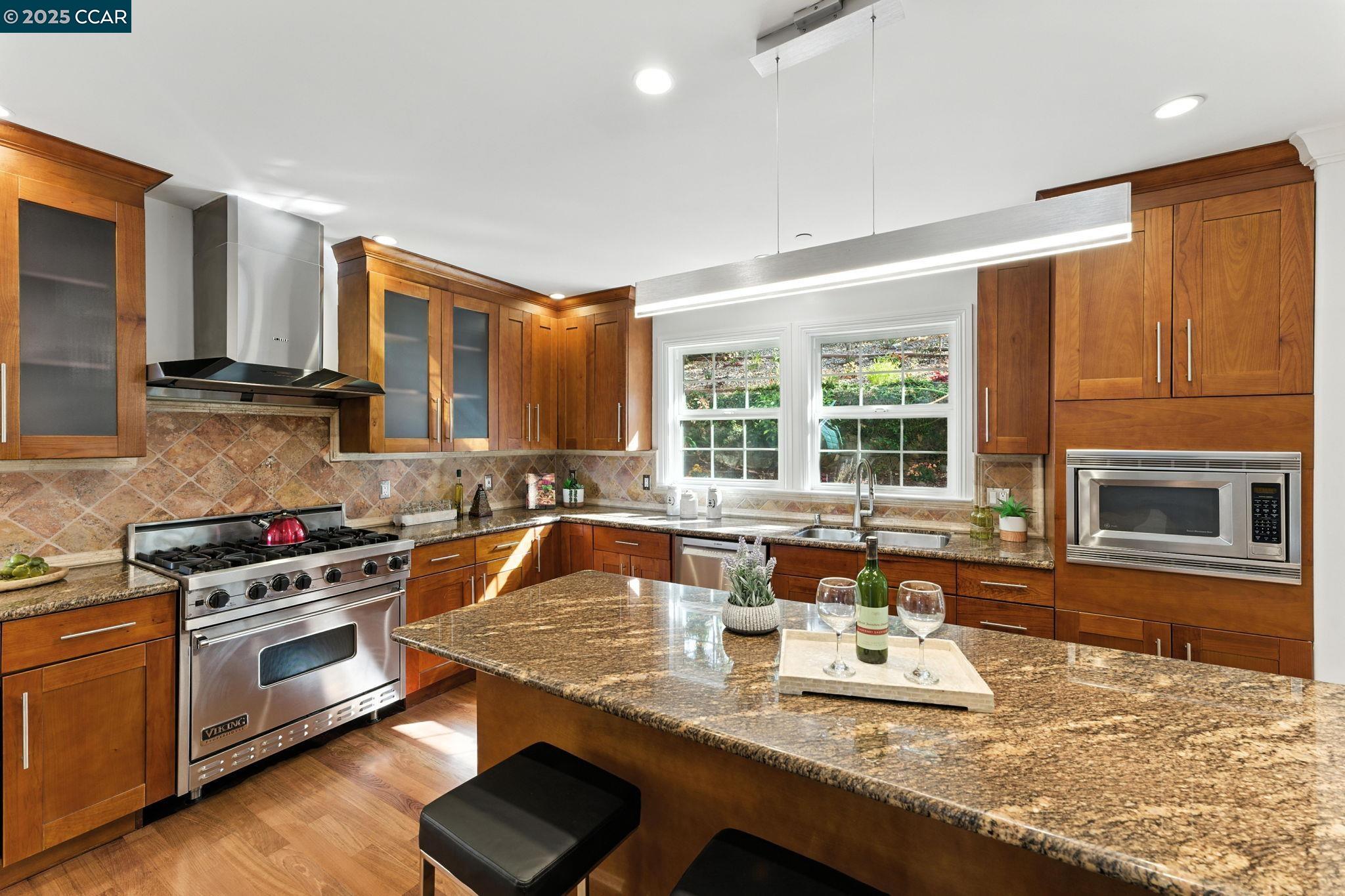 8 Millbrae Cir
